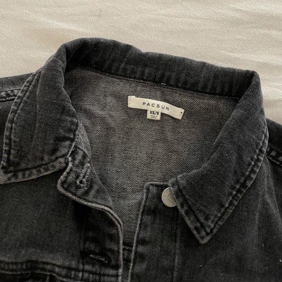 Pacsun black cropped jean jacket - Picture 3 of 5